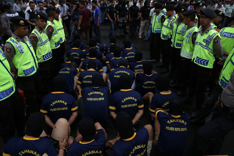 Polisi mengamankan preman dan pelaku kejahatan. (Foto:MI/Ramdani)