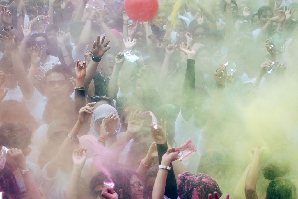 Ribuan Peserta Ikuti Padang Colour Run