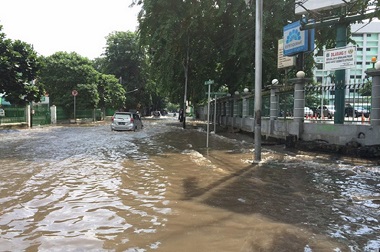 Hujan 2 Jam, Sejumlah Ruas Jalan di Jakarta Tergenang 