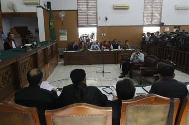 Menggantungkan Nasib pada Hakim Sarpin Rizaldi