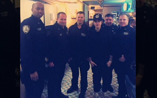 Buktikan Dirinya Berubah, Justin Bieber Traktir Polisi 