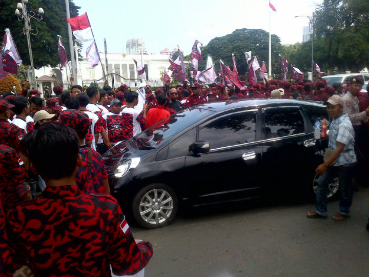 Massa Pendukung BG Ucapkan Syukur Atas Putusan Praperadilan