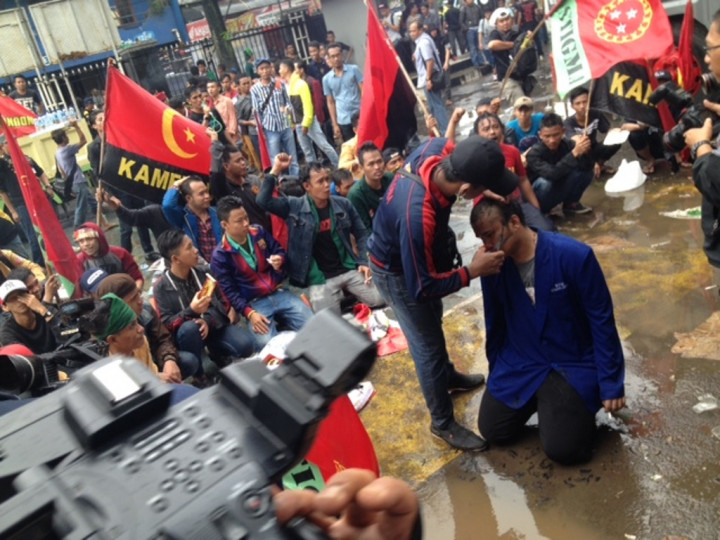 Suka Cita, Pendukung Komjen Budi dan Polisi Cukur Rambut