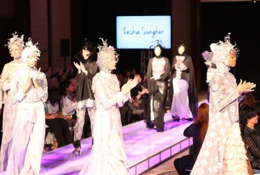 Zaskia Sungkar <i>Pede</i> Pamerkan Busananya di New York