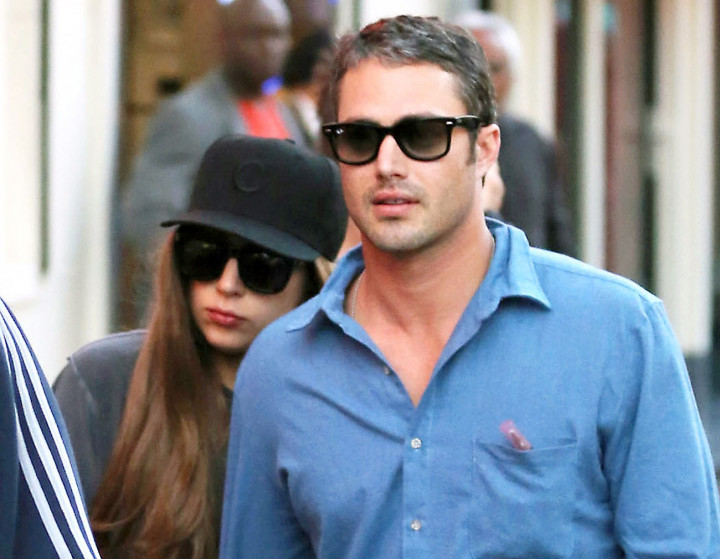 Lady Gaga Akhirnya Resmi Bertunangan