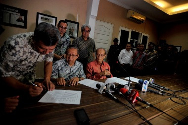 Tim 9 <i>Keukeuh</i> Minta Jokowi Batalkan Pelantikan Budi Gunawan 