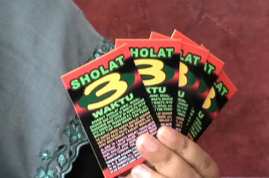 Stiker Salat 3 Waktu juga Ditemukan di Pasuruan dan Pandaan