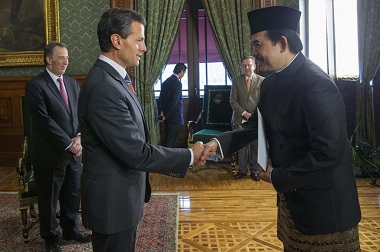 Dubes Yusra Serahkan Surat Kepercayaan ke Presiden Meksiko