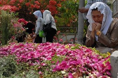 Di Hari Raya Imlek, Perhimpunan Tionghoa Berziarah ke Makam Gus Dur