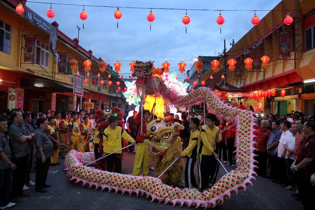 Barongsai. Antara/Rony Muharrman