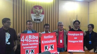 Jokowi Harus Cepat Hentikan Kriminalisasi Pimpinan KPK 