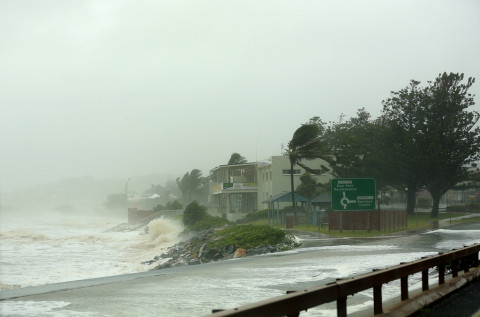 Badai Siklon Marcia Hantam Australia