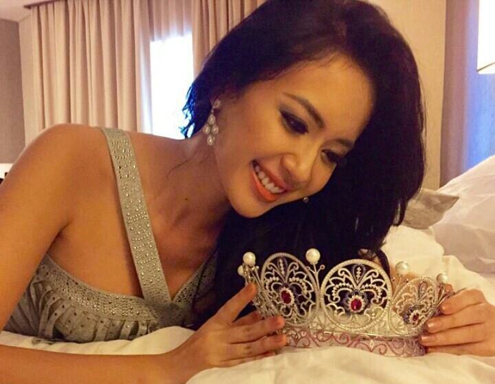 Elvira Devinamira Berlinang Air Mata Lepas Mahkota Puteri Indonesia