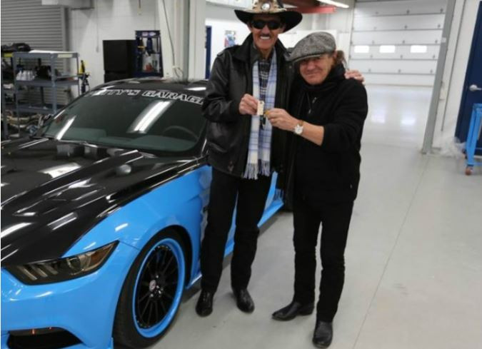 Obsesi Pembalap Brian Johnson AC/DC