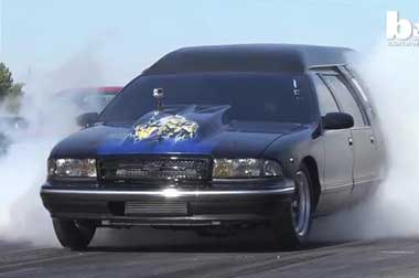 Arne Toman Ciptakan Mobil Jenazah Tercepat