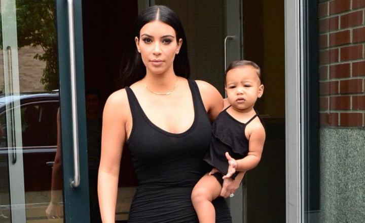 Kim Kardashian & Putrinya Kecelakaan Mobil 