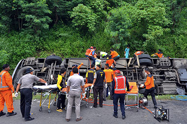 Jasa Raharja Bagikan Santunan Korban Kecelakaan di Tol Jatingaleh