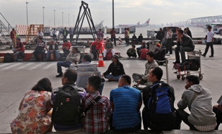 Penumpang Anarkis, Operator Bandara Rugi Rp100 Juta