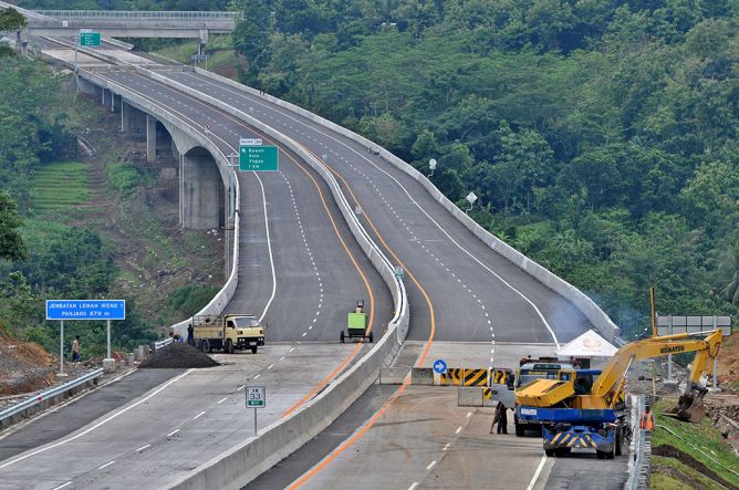 Jokowi Jamin Pembangunan Tol Serang-Panimbang Dikebut 3 Tahun