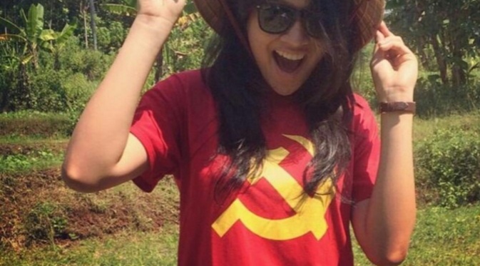 Pakai Kaos Palu Arit, Puteri Indonesia 2015: Untuk Hormati Teman 