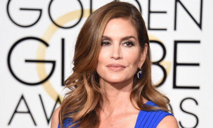 Rahasia Cindy Crawford Masih Memukau di Usia Setengah Abad 