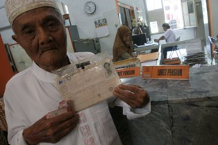 Perpanjangan Batas Usia Pensiun PNS Dongkrak Laba Taspen 2014