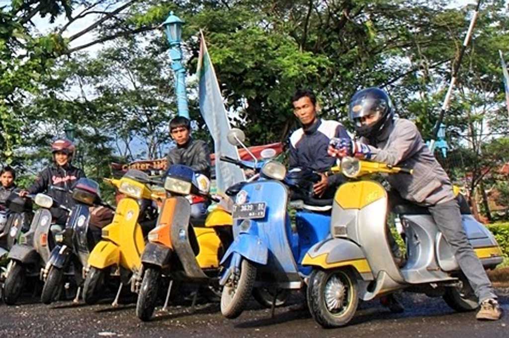 Pakai Vespa klasik untuk touring, jangan lupa pastikan aman dan lancar jaya. Vespa Karawang