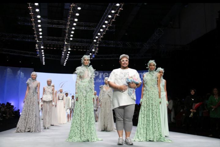 Ivan Gunawan Rancang Busana IFW 2015 di Atas Pesawat 