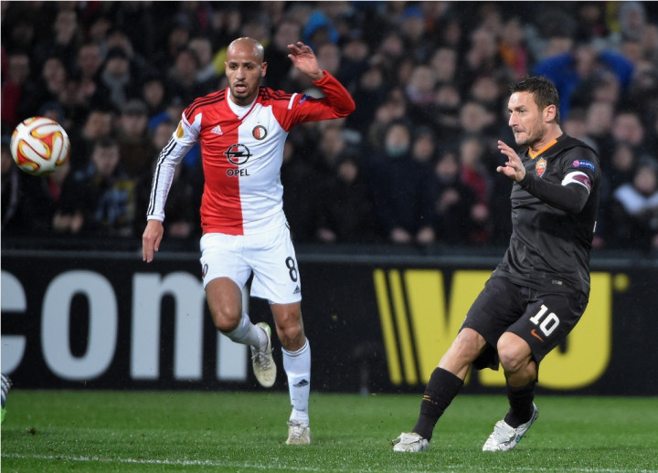 Roma Sukses Bungkam Teror Fan Feyenoord