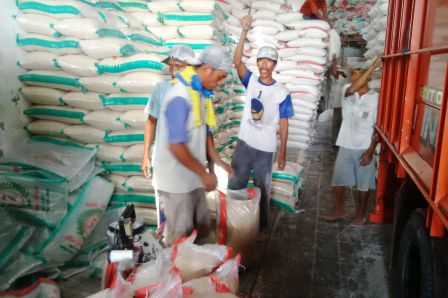 Beras tak Layak, Operasi Pasar di Madura Ditunda