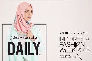 Terpesona Flaminggo, Ria Miranda Berani Bermain Warna Cerah