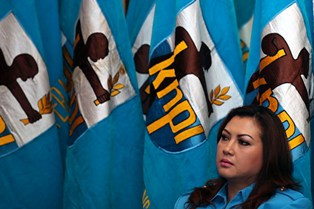 Kongres KNPI Papua Ricuh, Pimpinan Sidang Dipukuli