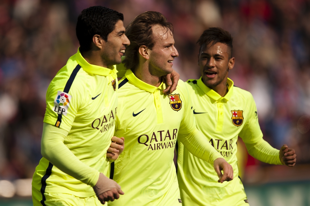 Ivan Rakitic (Tengah). (Foto: AP/Daniel Tejedor)