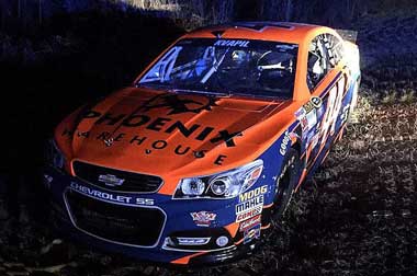 Mobil Tim Xtream NASCAR yang Dicuri, Parkir di Semak 