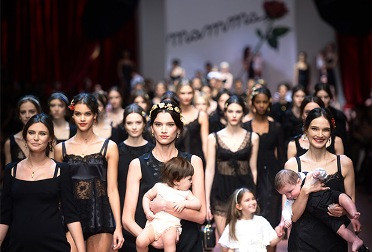 Dolce&Gabbana Hadirkan 'Mama Cantik' di <i>Catwalk</i> 