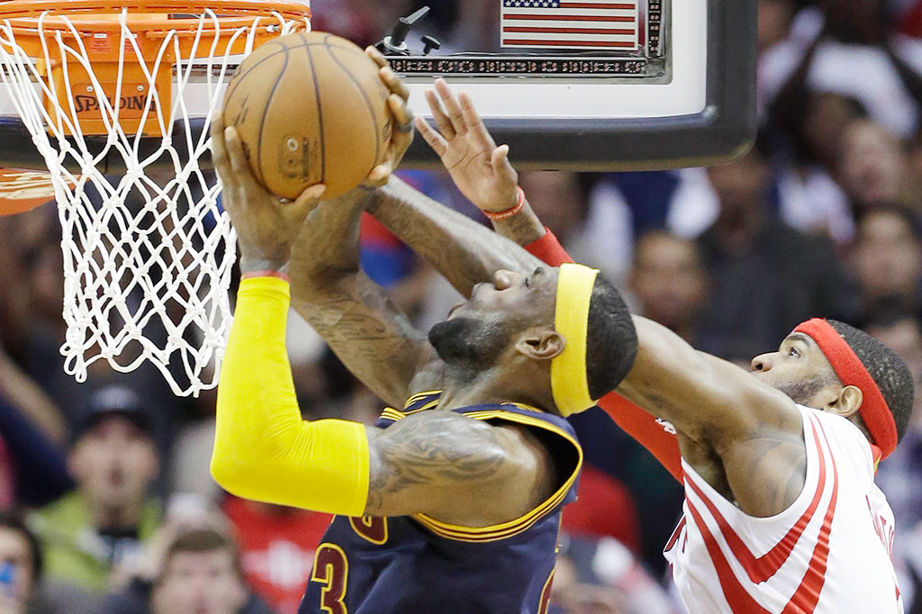 Rockets Tundukkan Cavs 105-103