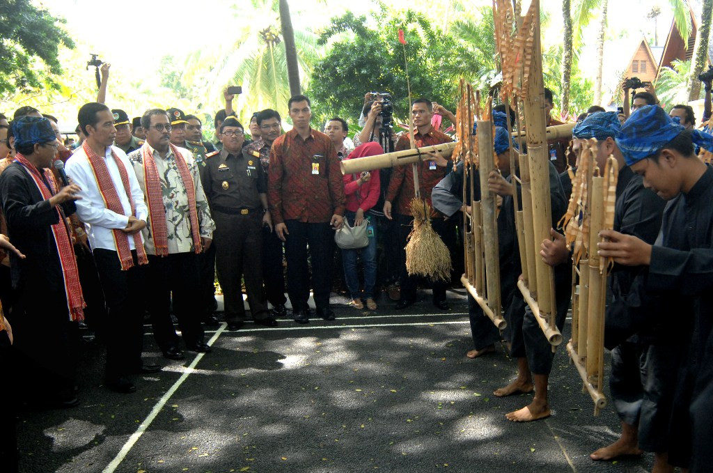 Rano Karno yang menghadiri kunjungan kerja Presiden Joko Widodo di Tanjung Lesung. Foto: Antara/Asep Fathulrahman