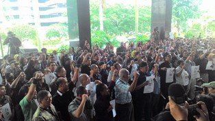 Tolak Kebijakan Pimpinan, Pegawai KPK Siap Mati