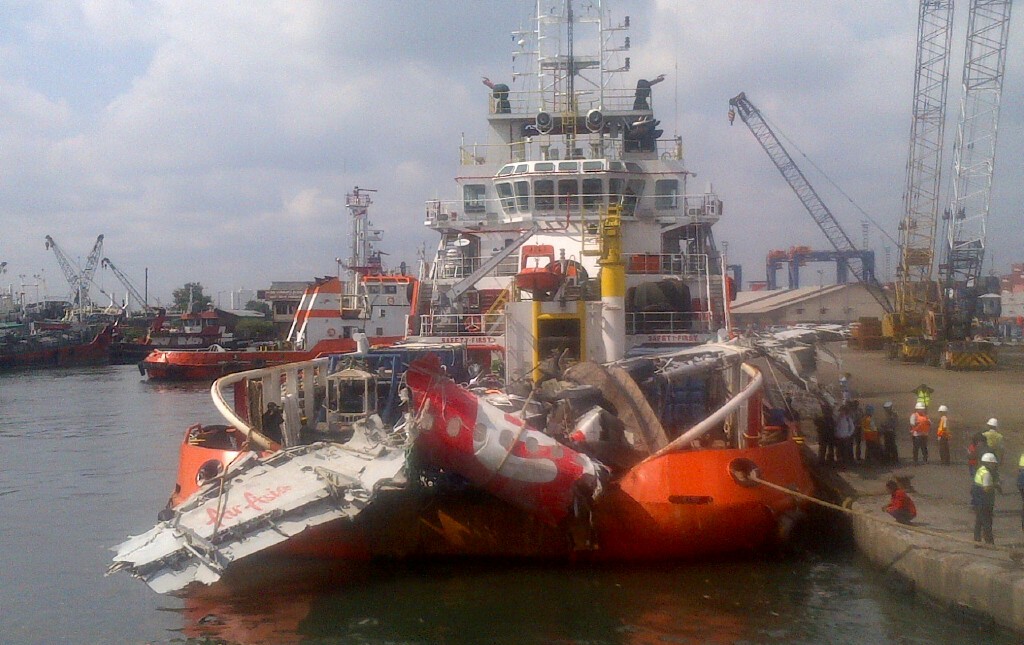 Badan pesawat AirAsia tiba di Pelabuhan Tanjung Priok, Jakarta Utara. MTVN/M. Rodhi Aulia