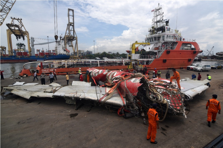 Badan AirAsia QZ8501 akan Dibawa ke STPI Curug 
