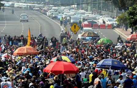 Polisi Tangkap 17 Nelayan Pengunjuk Rasa di Batang