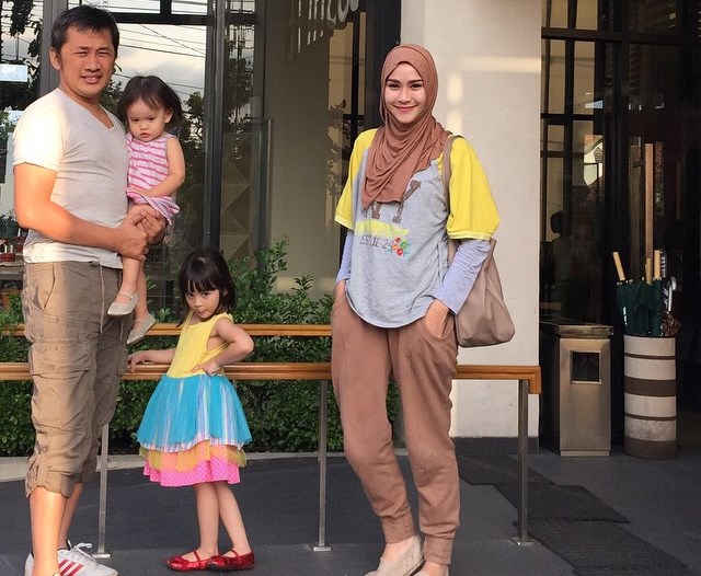 Pergi Umrah, Zaskia Mecca dan Hanung Bramantyo akan Ajak Kedua Buah Hati