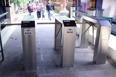 Kini Masuk Keraton Cirebon harus Lewat Palang Pintu Elektronik