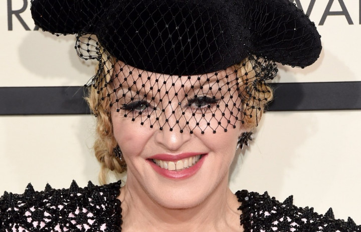 Madonna Jatuh di Panggung, Ini Penjelasan Armani