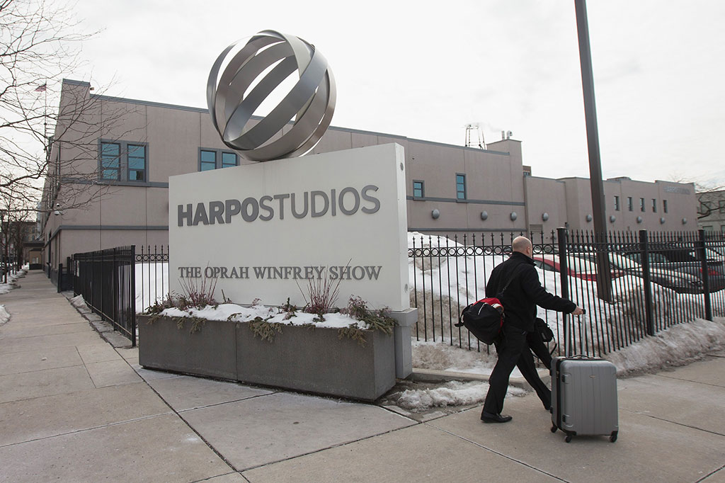 Oprah Winfrey Tutup Harpo Studio