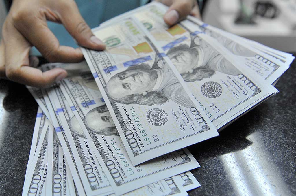 Rupiah Melemah Menjadi 13.000 Per Dolar AS