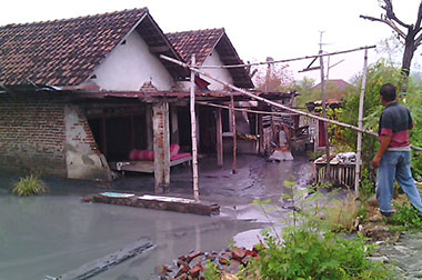 Semburan Lumpur di Kupang Genangi Kawasan 20 Hektare