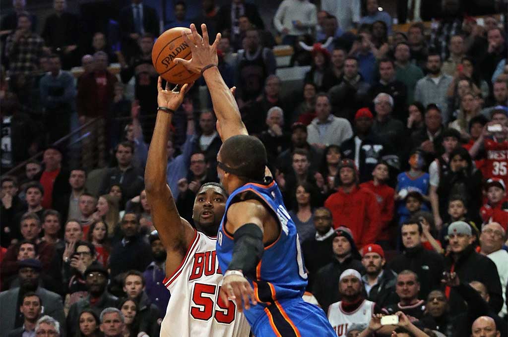 Three Point Shot Moore Bawa Bulls Kalahkan Tunder 108-105