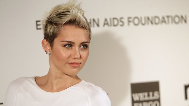 Rumor Miley Cyrus Hamil, Ini Tanggapan Ayahnya