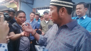 Lulung Pamerkan Batu Akik Koleksinya  